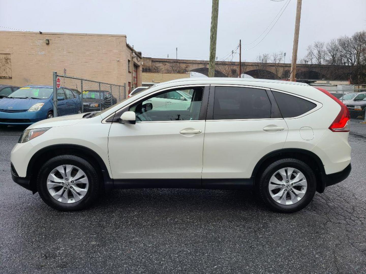 2013 WHITE HONDA CR-V EXL (5J6RM4H77DL) with an 2.4L engine, Automatic transmission, located at 117 North Cameron Street, Harrisburg, PA, 17101, (717) 963-8962, 40.267021, -76.875351 - WE FINANCE!!! Good Credit/ Bad Credit/ No Credit - ALL Trade-Ins Welcomed!!! ***Guaranteed Credit Approval*** APPLY ONLINE or CALL us TODAY ;) Internet Prices and Marketplace Prices are SPECIAL discounted ***CASH DEALS*** Retail Prices are higher. Please call us to discuss your cash and finan - Photo#1