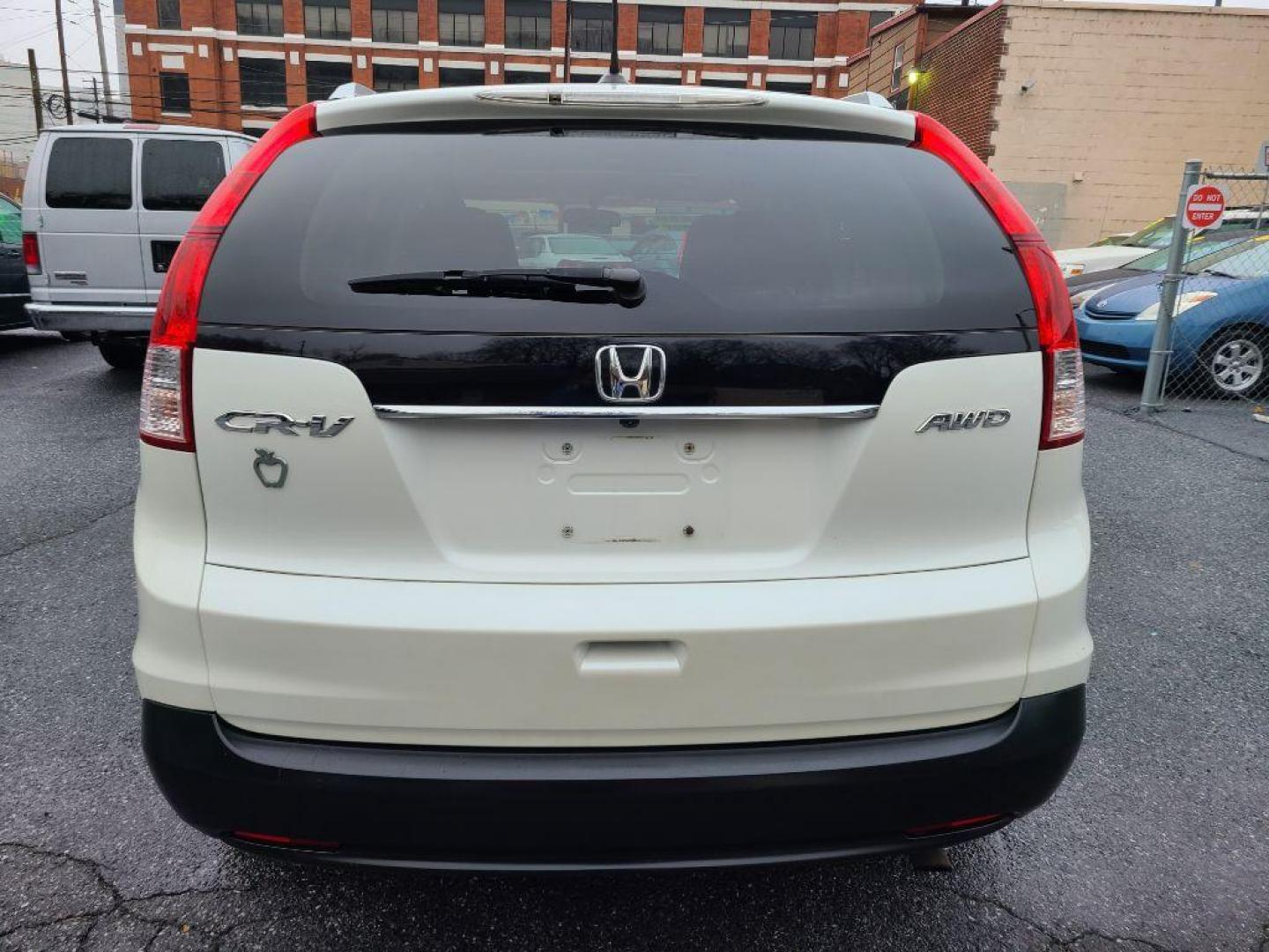 2013 WHITE HONDA CR-V EXL (5J6RM4H77DL) with an 2.4L engine, Automatic transmission, located at 117 North Cameron Street, Harrisburg, PA, 17101, (717) 963-8962, 40.267021, -76.875351 - WE FINANCE!!! Good Credit/ Bad Credit/ No Credit - ALL Trade-Ins Welcomed!!! ***Guaranteed Credit Approval*** APPLY ONLINE or CALL us TODAY ;) Internet Prices and Marketplace Prices are SPECIAL discounted ***CASH DEALS*** Retail Prices are higher. Please call us to discuss your cash and finan - Photo#3