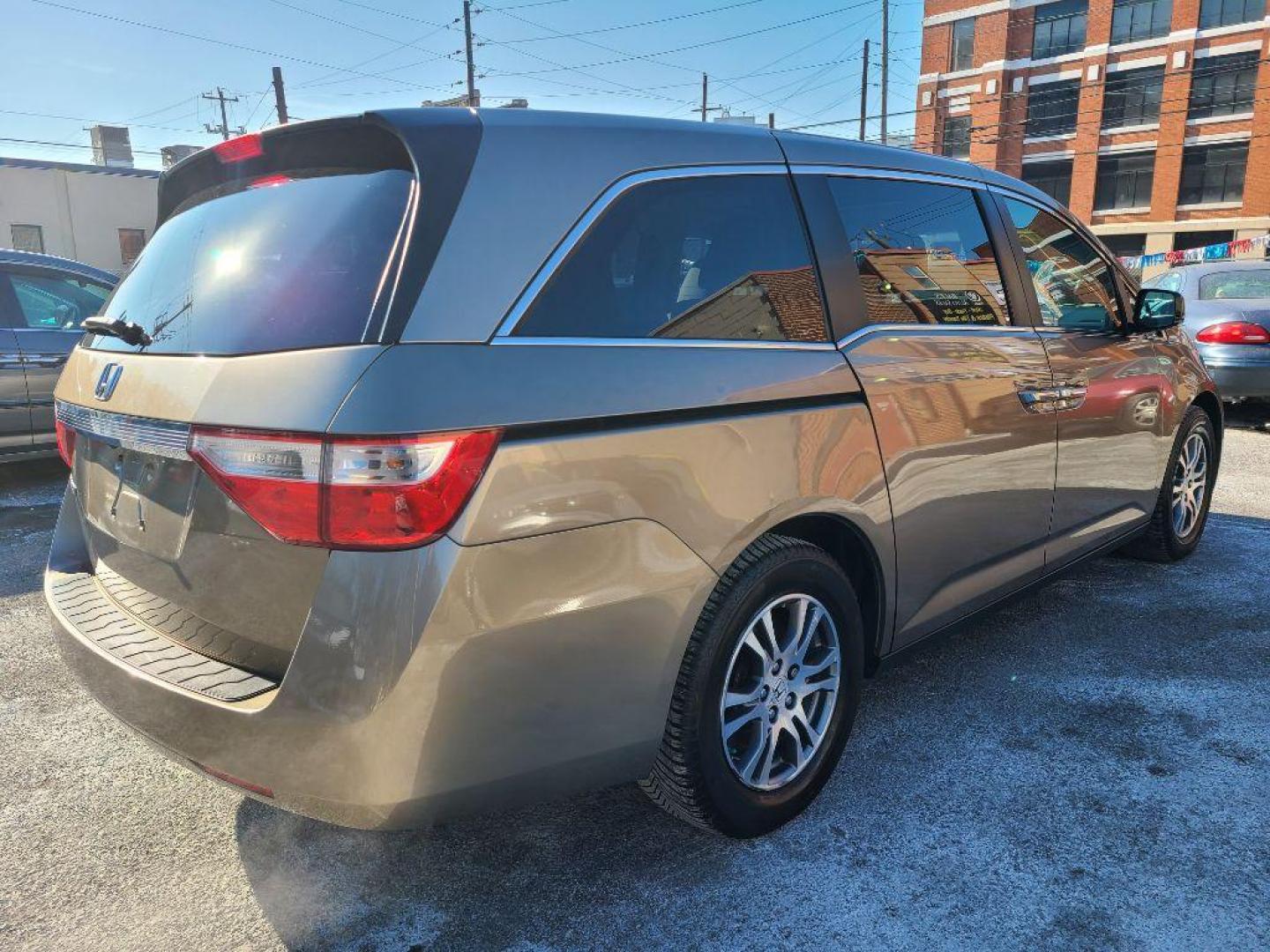 2013 GOLD HONDA ODYSSEY EXL (5FNRL5H62DB) with an 3.5L engine, Automatic transmission, located at 117 North Cameron Street, Harrisburg, PA, 17101, (717) 963-8962, 40.267021, -76.875351 - WE FINANCE!!! Good Credit/ Bad Credit/ No Credit - ALL Trade-Ins Welcomed!!! ***Guaranteed Credit Approval*** APPLY ONLINE or CALL us TODAY ;) Internet Prices and Marketplace Prices are SPECIAL discounted ***CASH DEALS*** Retail Prices are higher. Please call us to discuss your cash and finan - Photo#4