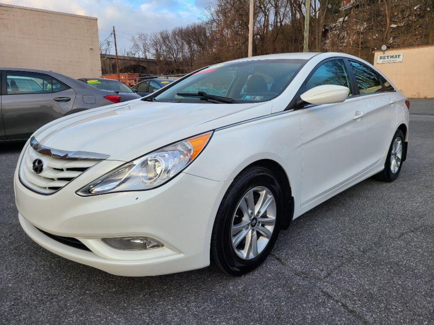 2013 WHITE HYUNDAI SONATA GLS (5NPEB4AC4DH) with an 2.4L engine, Automatic transmission, located at 117 North Cameron Street, Harrisburg, PA, 17101, (717) 963-8962, 40.267021, -76.875351 - WE FINANCE!!! Good Credit/ Bad Credit/ No Credit - ALL Trade-Ins Welcomed!!! ***Guaranteed Credit Approval*** APPLY ONLINE or CALL us TODAY ;) Internet Prices and Marketplace Prices are SPECIAL discounted ***CASH DEALS*** Retail Prices are higher. Please call us to discuss your cash and finan - Photo#0