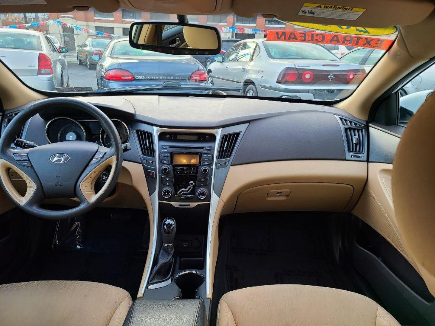 2013 WHITE HYUNDAI SONATA GLS (5NPEB4AC4DH) with an 2.4L engine, Automatic transmission, located at 117 North Cameron Street, Harrisburg, PA, 17101, (717) 963-8962, 40.267021, -76.875351 - WE FINANCE!!! Good Credit/ Bad Credit/ No Credit - ALL Trade-Ins Welcomed!!! ***Guaranteed Credit Approval*** APPLY ONLINE or CALL us TODAY ;) Internet Prices and Marketplace Prices are SPECIAL discounted ***CASH DEALS*** Retail Prices are higher. Please call us to discuss your cash and finan - Photo#9