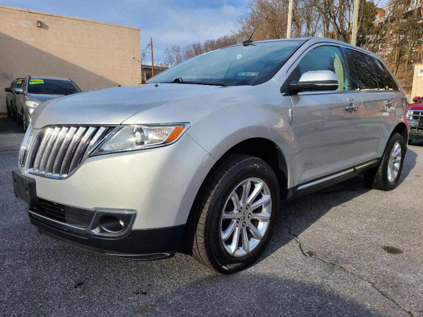 2013 SILVER LINCOLN MKX (2LMDJ8JK4DB) with an 3.7L engine, Automatic transmission, located at 117 North Cameron Street, Harrisburg, PA, 17101, (717) 963-8962, 40.267021, -76.875351 - Photo#0