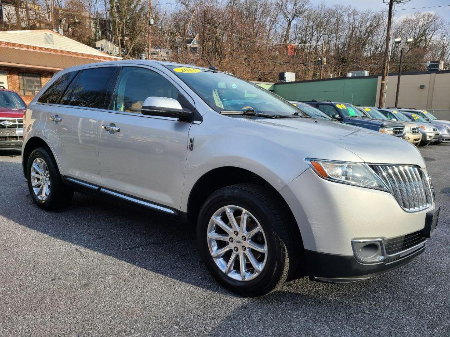 2013 SILVER LINCOLN MKX (2LMDJ8JK4DB) with an 3.7L engine, Automatic transmission, located at 117 North Cameron Street, Harrisburg, PA, 17101, (717) 963-8962, 40.267021, -76.875351 - Photo#6