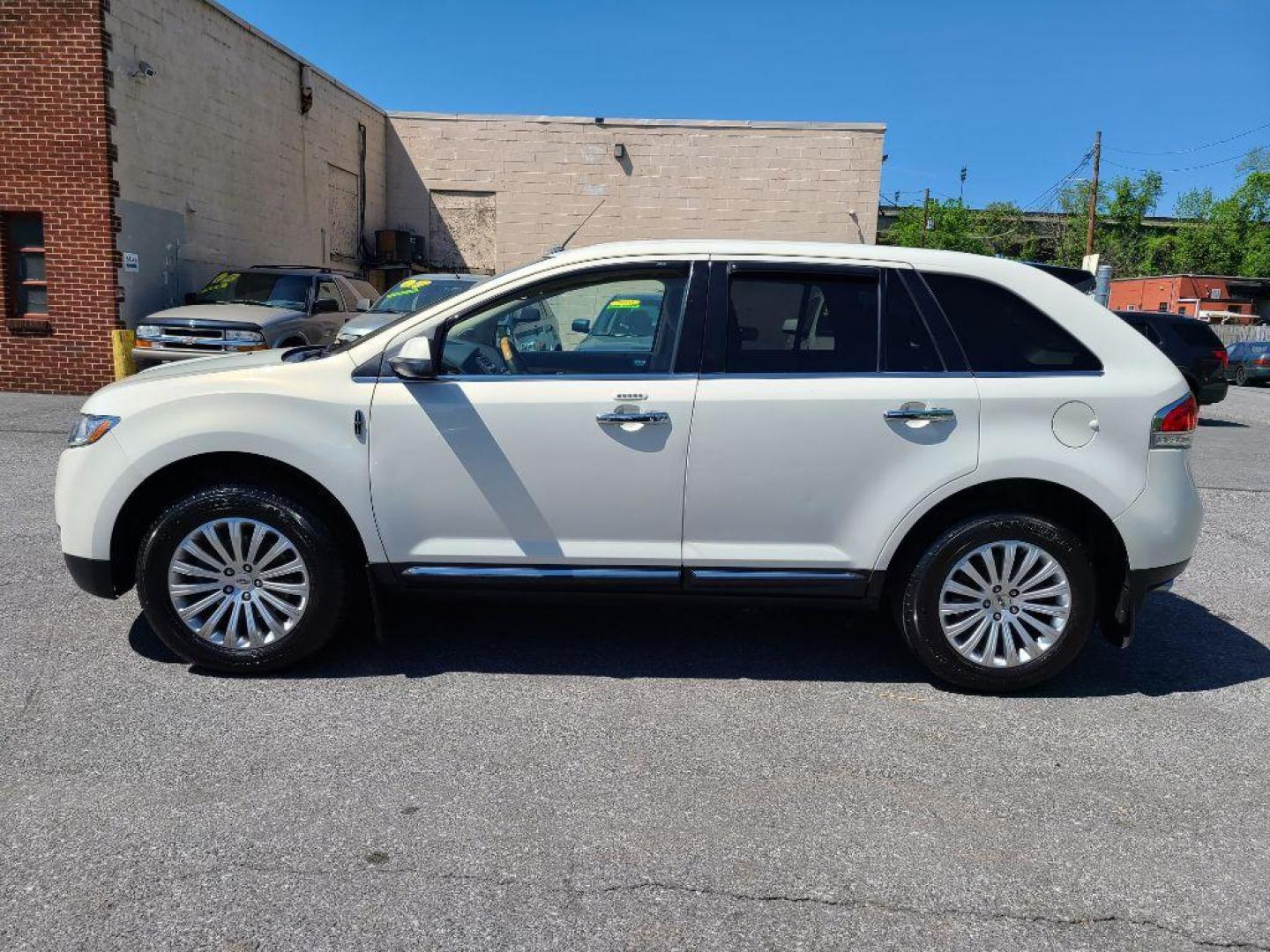 2013 WHITE LINCOLN MKX UTILITY (2LMDJ6JK7DB) with an 3.7L engine, Automatic transmission, located at 7981 Paxton Street, Harrisburg, PA, 17111, (717) 561-2926, 40.261490, -76.749229 - WE FINANCE!!! Good Credit/ Bad Credit/ No Credit - ALL Trade-Ins Welcomed!!! ***Guaranteed Credit Approval*** APPLY ONLINE or CALL us TODAY ;) Internet Prices and Marketplace Prices are SPECIAL discounted ***CASH DEALS*** Retail Prices are higher. Please call us to discuss your cash and finan - Photo#1