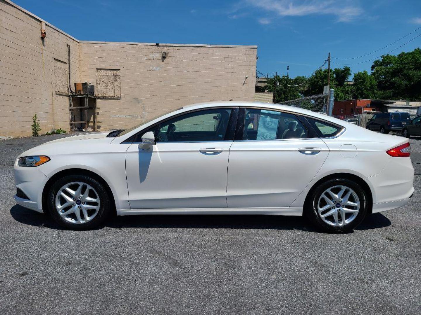 2014 WHITE FORD FUSION SE (1FA6P0H75E5) with an 2.5L engine, Automatic transmission, located at 7981 Paxton Street, Harrisburg, PA, 17111, (717) 561-2926, 40.261490, -76.749229 - Photo#1