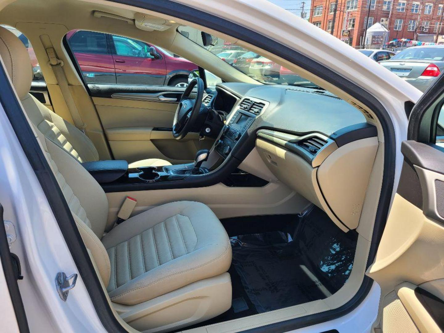 2014 WHITE FORD FUSION SE (1FA6P0H75E5) with an 2.5L engine, Automatic transmission, located at 7981 Paxton Street, Harrisburg, PA, 17111, (717) 561-2926, 40.261490, -76.749229 - Photo#8