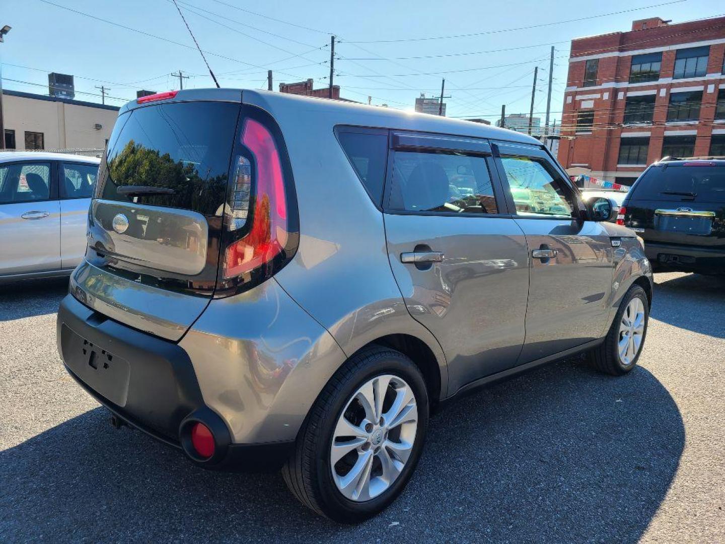 2014 GREEN KIA SOUL + (KNDJP3A54E7) with an 2.0L engine, Automatic transmission, located at 117 North Cameron Street, Harrisburg, PA, 17101, (717) 963-8962, 40.267021, -76.875351 - WE FINANCE!!! Good Credit/ Bad Credit/ No Credit - ALL Trade-Ins Welcomed!!! ***Guaranteed Credit Approval*** APPLY ONLINE or CALL us TODAY ;) Internet Prices and Marketplace Prices are SPECIAL discounted ***CASH DEALS*** Retail Prices are higher. Please call us to discuss your cash and finan - Photo#4