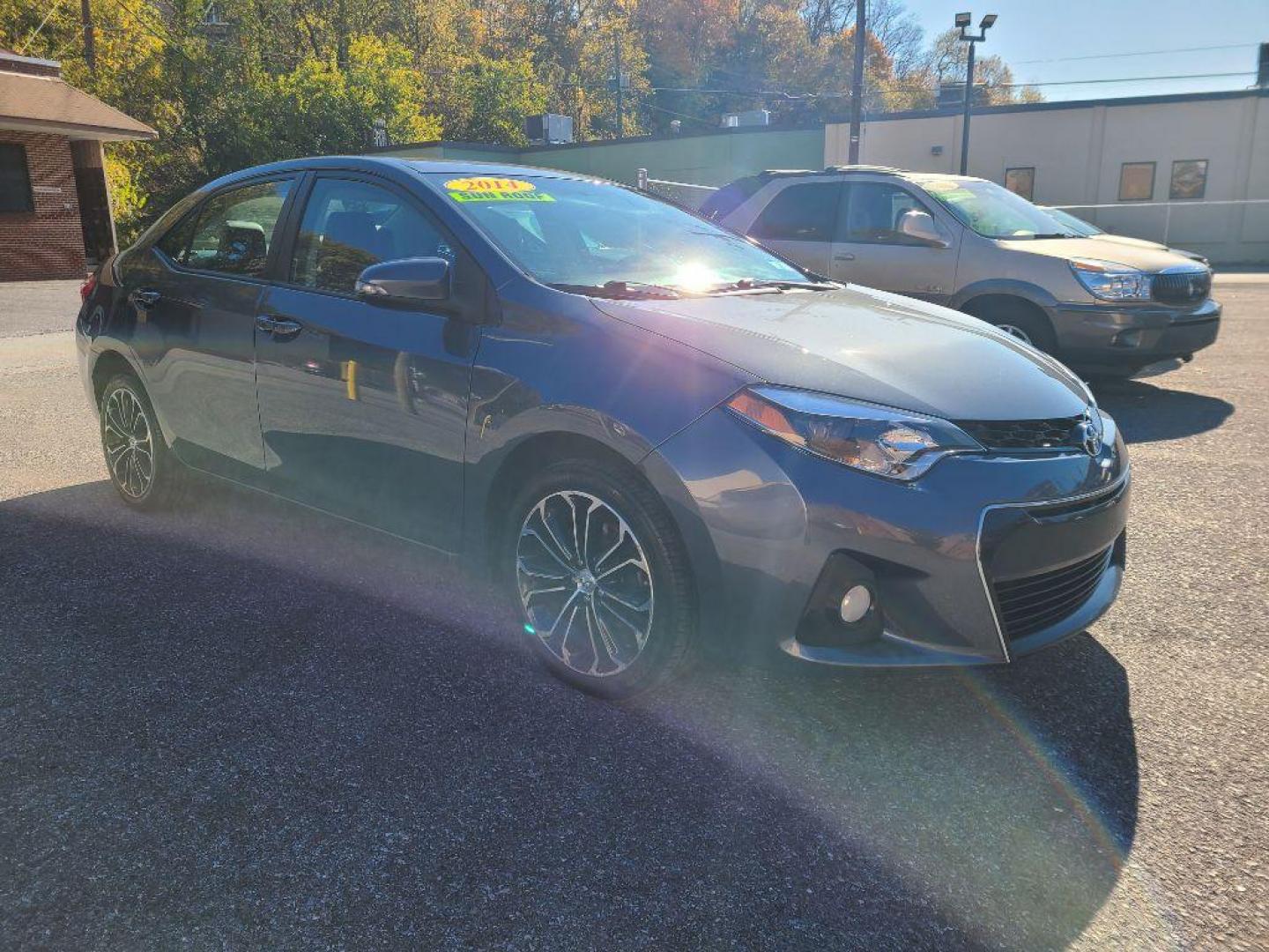 2014 GRAY TOYOTA COROLLA S (2T1BURHE8EC) with an 1.8L engine, Automatic transmission, located at 117 North Cameron Street, Harrisburg, PA, 17101, (717) 963-8962, 40.267021, -76.875351 - WE FINANCE!!! Good Credit/ Bad Credit/ No Credit - ALL Trade-Ins Welcomed!!! ***Guaranteed Credit Approval*** APPLY ONLINE or CALL us TODAY ;) Internet Prices and Marketplace Prices are SPECIAL discounted ***CASH DEALS*** Retail Prices are higher. Please call us to discuss your cash and finan - Photo#6