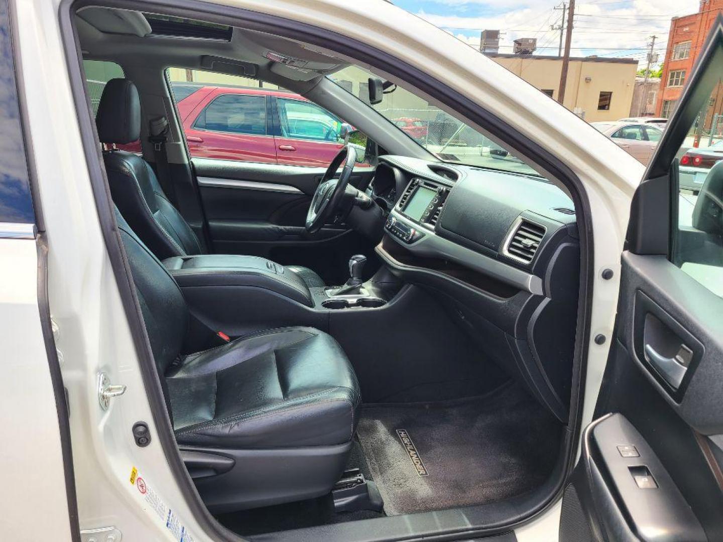 2014 WHITE TOYOTA HIGHLANDER XLE (5TDJKRFH2ES) with an 3.5L engine, Automatic transmission, located at 7981 Paxton Street, Harrisburg, PA, 17111, (717) 561-2926, 40.261490, -76.749229 - WE FINANCE!!! Good Credit/ Bad Credit/ No Credit - ALL Trade-Ins Welcomed!!! ***Guaranteed Credit Approval*** APPLY ONLINE or CALL us TODAY ;) Internet Prices and Marketplace Prices are SPECIAL discounted ***CASH DEALS*** Retail Prices are higher. Please call us to discuss your cash and finan - Photo#8