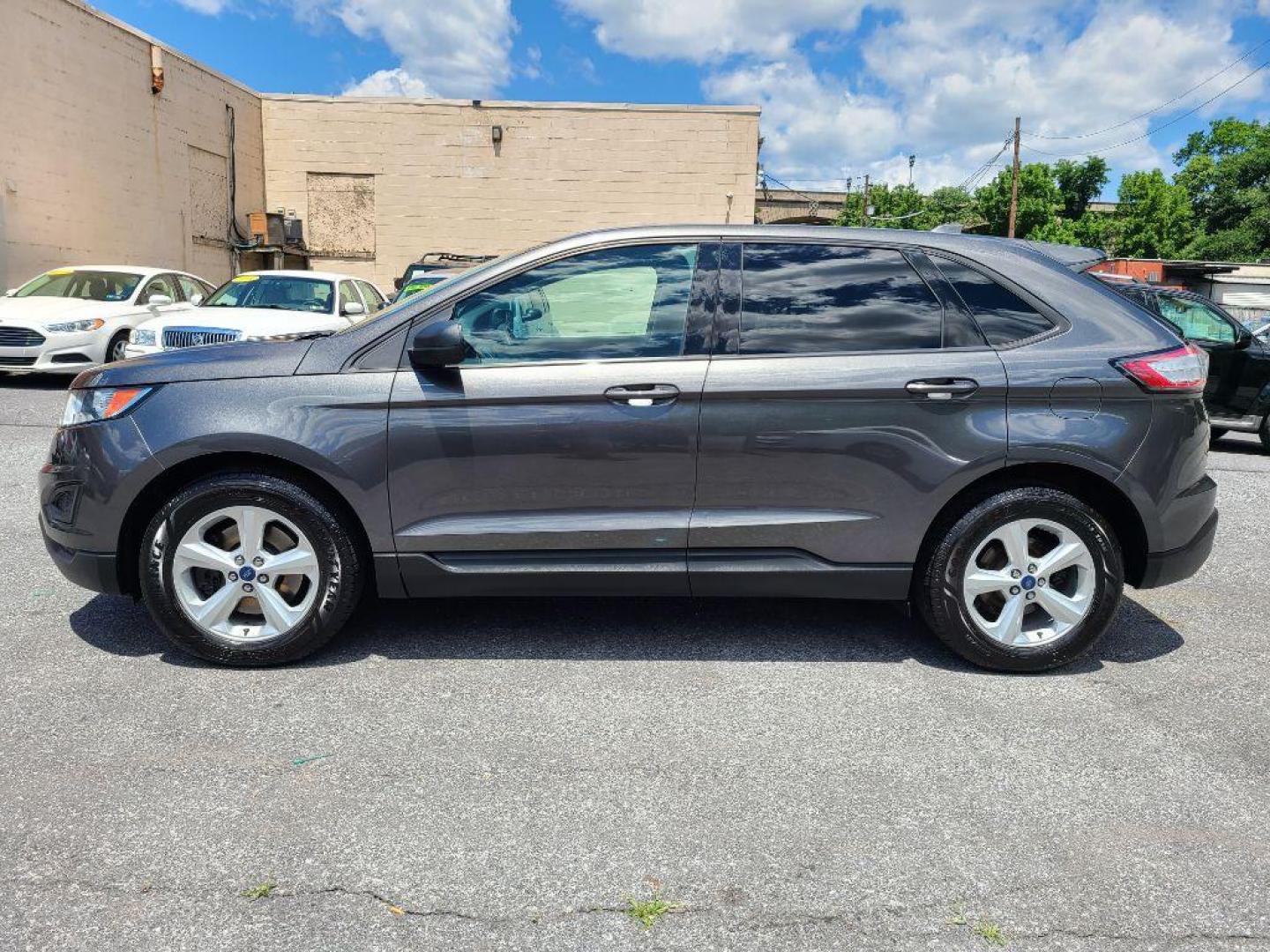 2015 GRAY FORD EDGE SE (2FMTK4G83FB) with an 3.5L engine, Automatic transmission, located at 7981 Paxton Street, Harrisburg, PA, 17111, (717) 561-2926, 40.261490, -76.749229 - WE FINANCE!!! Good Credit/ Bad Credit/ No Credit - ALL Trade-Ins Welcomed!!! ***Guaranteed Credit Approval*** APPLY ONLINE or CALL us TODAY ;) Internet Prices and Marketplace Prices are SPECIAL discounted ***CASH DEALS*** Retail Prices are higher. Please call us to discuss your cash and finan - Photo#1