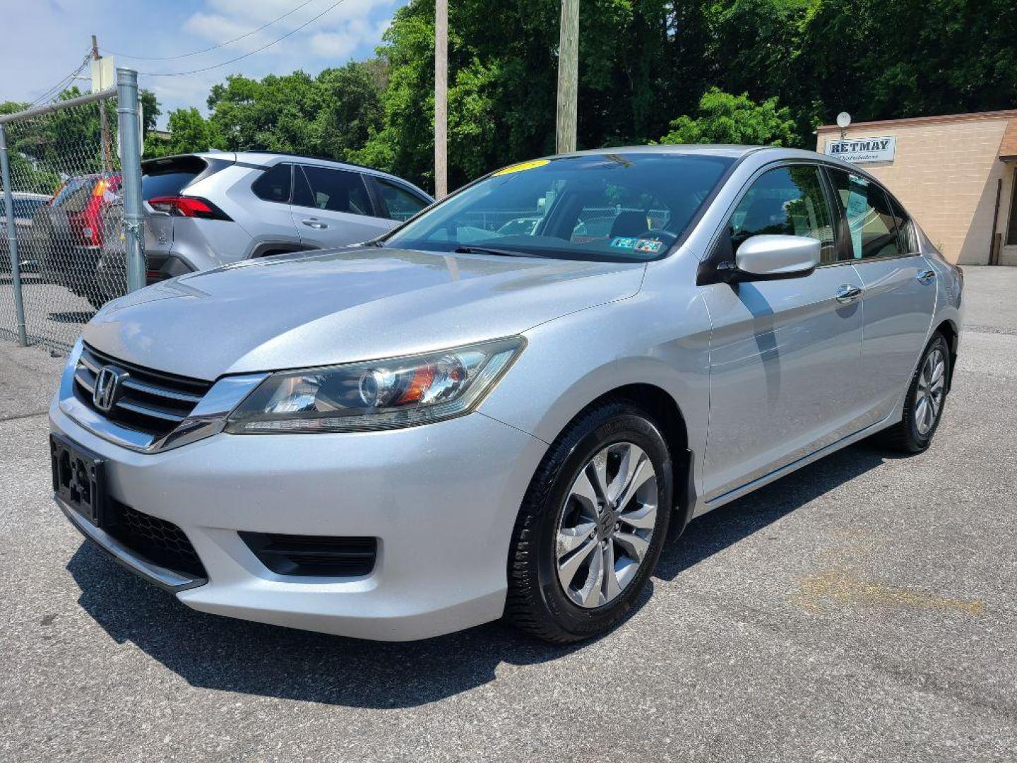 2015 SILVER HONDA ACCORD LX (1HGCR2F33FA) with an 2.4L engine, Continuously Variable transmission, located at 117 North Cameron Street, Harrisburg, PA, 17101, (717) 963-8962, 40.267021, -76.875351 - WE FINANCE!!! Good Credit/ Bad Credit/ No Credit - ALL Trade-Ins Welcomed!!! ***Guaranteed Credit Approval*** APPLY ONLINE or CALL us TODAY ;) Internet Prices and Marketplace Prices are SPECIAL discounted ***CASH DEALS*** Retail Prices are higher. Please call us to discuss your cash and finan - Photo#0