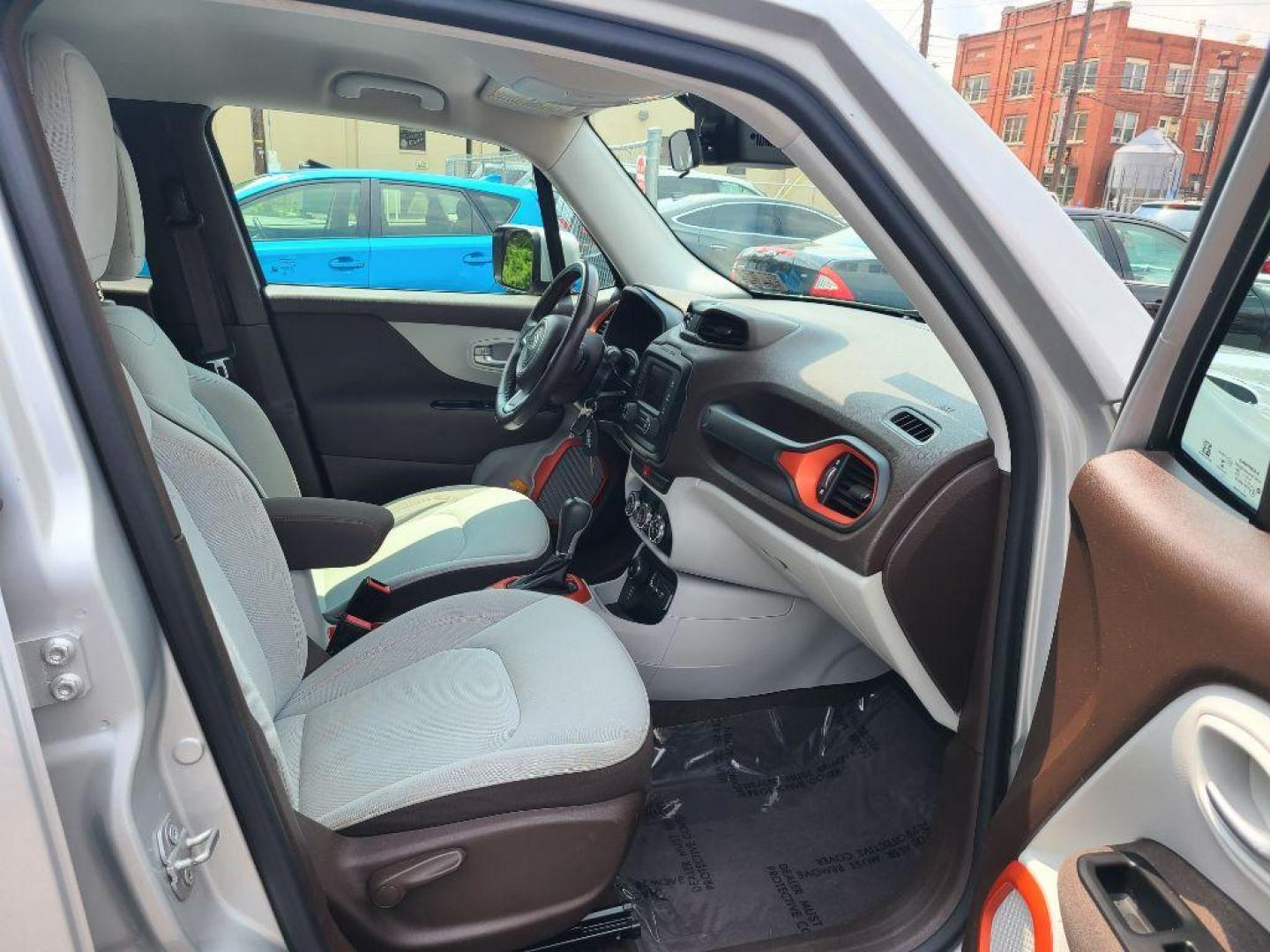 2015 SILVER JEEP RENEGADE LATITUDE (ZACCJBBTXFP) with an 2.4L engine, Automatic transmission, located at 7981 Paxton Street, Harrisburg, PA, 17111, (717) 561-2926, 40.261490, -76.749229 - WE FINANCE!!! Good Credit/ Bad Credit/ No Credit - ALL Trade-Ins Welcomed!!! ***Guaranteed Credit Approval*** APPLY ONLINE or CALL us TODAY ;) Internet Prices and Marketplace Prices are SPECIAL discounted ***CASH DEALS*** Retail Prices are higher. Please call us to discuss your cash and finan - Photo#8