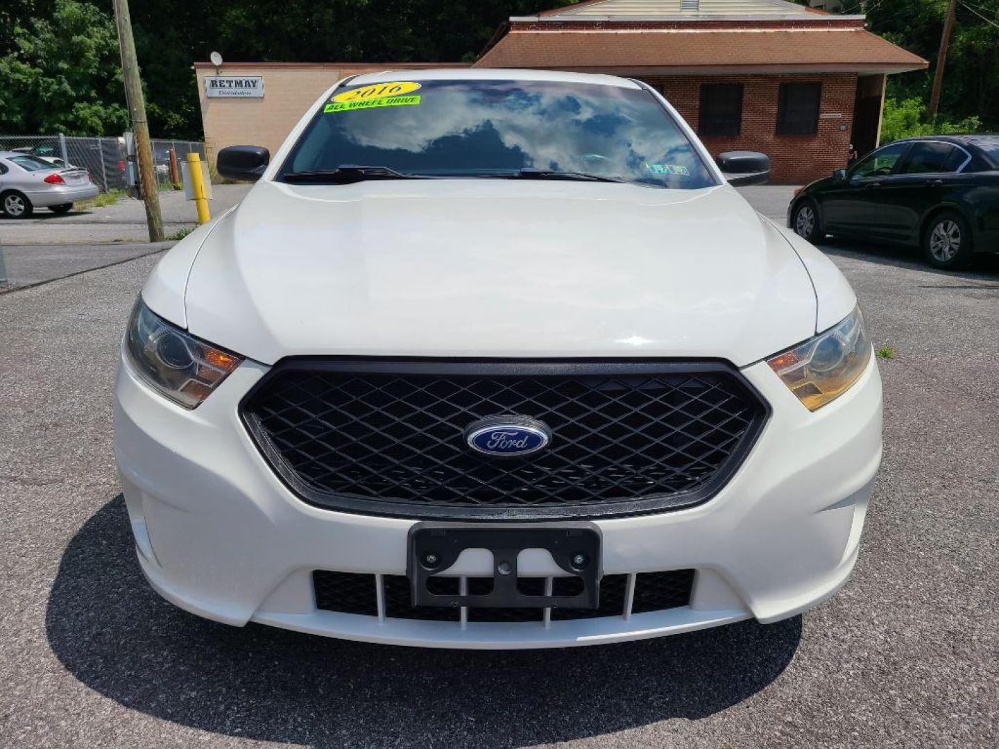 2016 WHITE FORD TAURUS POLICE INTERCEPTOR (1FAHP2MK4GG) with an 3.7L engine, Automatic transmission, located at 117 North Cameron Street, Harrisburg, PA, 17101, (717) 963-8962, 40.267021, -76.875351 - WE FINANCE!!! Good Credit/ Bad Credit/ No Credit - ALL Trade-Ins Welcomed!!! ***Guaranteed Credit Approval*** APPLY ONLINE or CALL us TODAY ;) Internet Prices and Marketplace Prices are SPECIAL discounted ***CASH DEALS*** Retail Prices are higher. Please call us to discuss your cash and finan - Photo#7