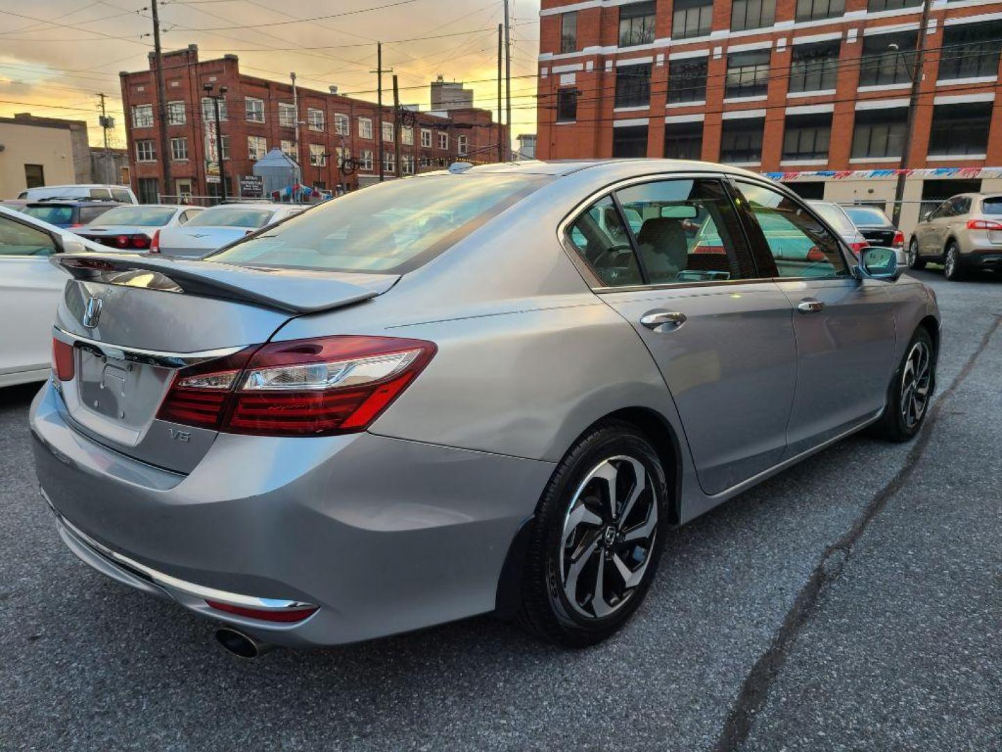 2016 SILVER HONDA ACCORD EXL (1HGCR3F89GA) with an 3.5L engine, Automatic transmission, located at 7981 Paxton Street, Harrisburg, PA, 17111, (717) 561-2926, 40.261490, -76.749229 - Photo#4