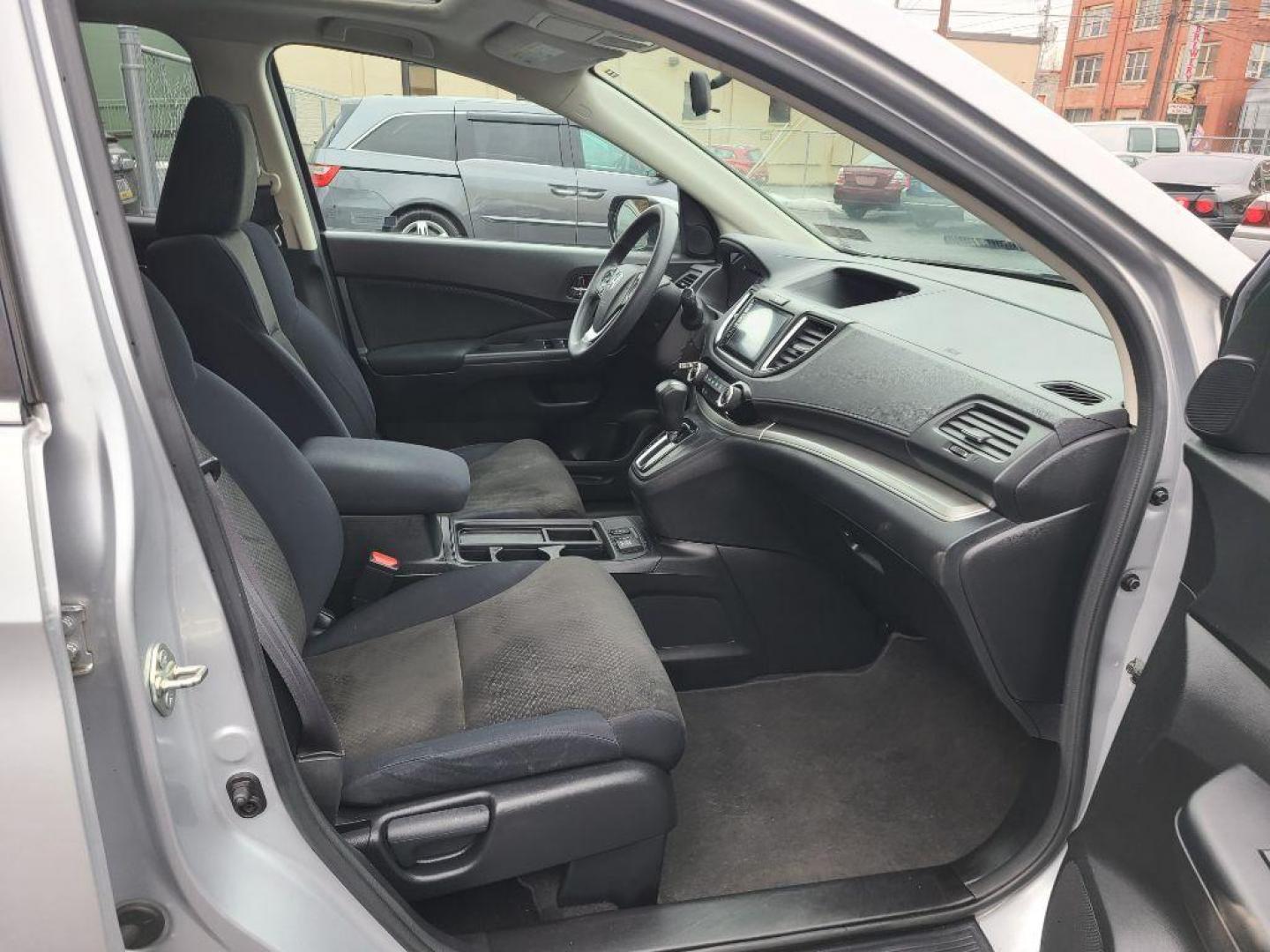 2016 SILVER HONDA CR-V EX (2HKRM4H55GH) with an 2.4L engine, Continuously Variable transmission, located at 117 North Cameron Street, Harrisburg, PA, 17101, (717) 963-8962, 40.267021, -76.875351 - WE FINANCE!!! Good Credit/ Bad Credit/ No Credit - ALL Trade-Ins Welcomed!!! ***Guaranteed Credit Approval*** APPLY ONLINE or CALL us TODAY ;) Internet Prices and Marketplace Prices are SPECIAL discounted ***CASH DEALS*** Retail Prices are higher. Please call us to discuss your cash and finan - Photo#9