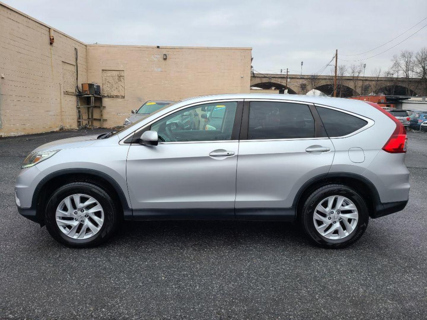 2016 SILVER HONDA CR-V EX (2HKRM4H55GH) with an 2.4L engine, Continuously Variable transmission, located at 117 North Cameron Street, Harrisburg, PA, 17101, (717) 963-8962, 40.267021, -76.875351 - WE FINANCE!!! Good Credit/ Bad Credit/ No Credit - ALL Trade-Ins Welcomed!!! ***Guaranteed Credit Approval*** APPLY ONLINE or CALL us TODAY ;) Internet Prices and Marketplace Prices are SPECIAL discounted ***CASH DEALS*** Retail Prices are higher. Please call us to discuss your cash and finan - Photo#1