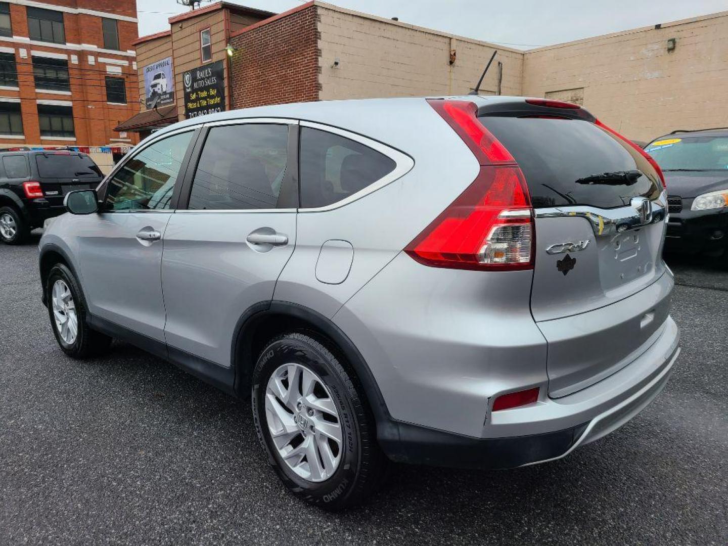 2016 SILVER HONDA CR-V EX (2HKRM4H55GH) with an 2.4L engine, Continuously Variable transmission, located at 117 North Cameron Street, Harrisburg, PA, 17101, (717) 963-8962, 40.267021, -76.875351 - WE FINANCE!!! Good Credit/ Bad Credit/ No Credit - ALL Trade-Ins Welcomed!!! ***Guaranteed Credit Approval*** APPLY ONLINE or CALL us TODAY ;) Internet Prices and Marketplace Prices are SPECIAL discounted ***CASH DEALS*** Retail Prices are higher. Please call us to discuss your cash and finan - Photo#2