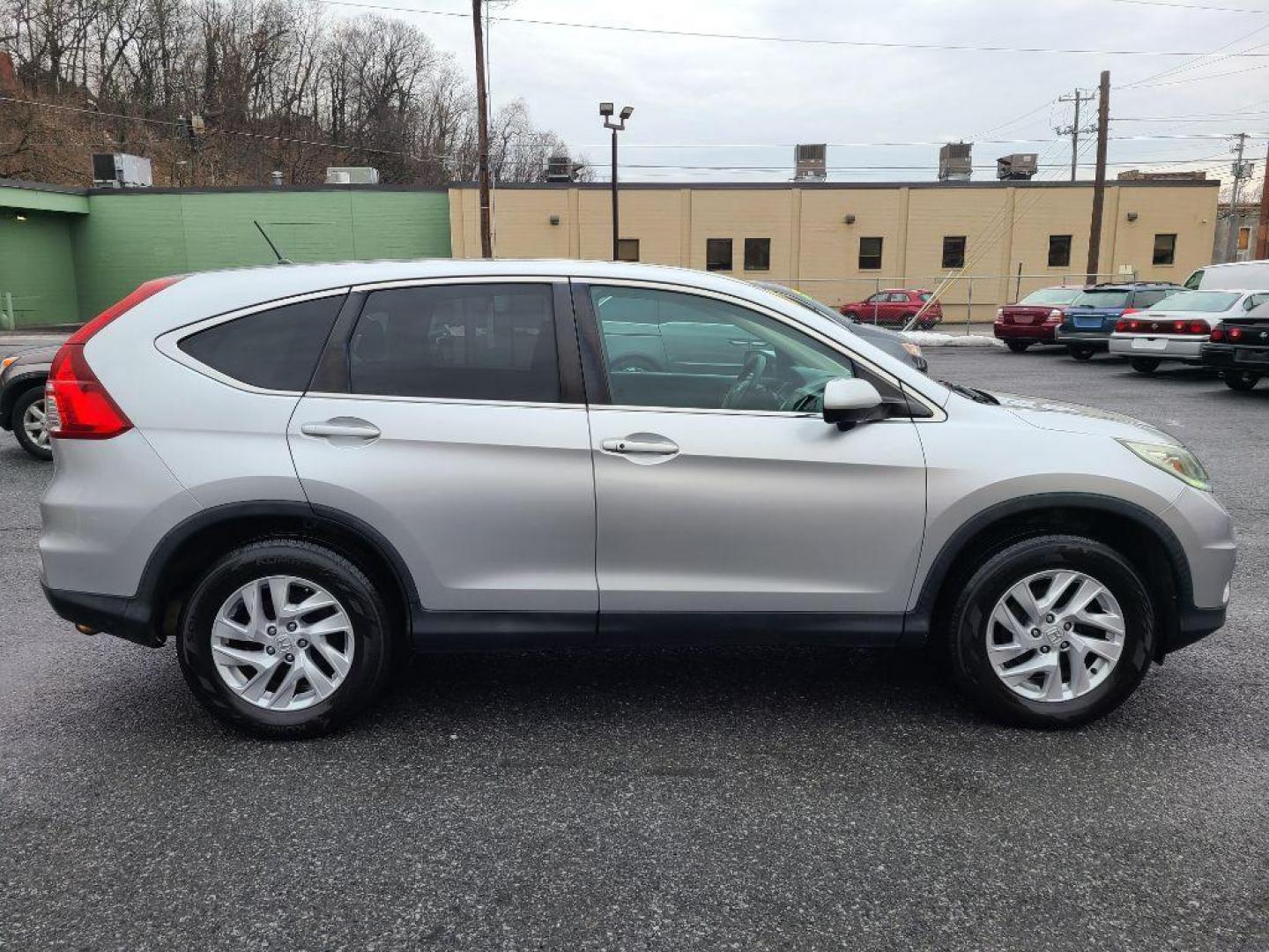 2016 SILVER HONDA CR-V EX (2HKRM4H55GH) with an 2.4L engine, Continuously Variable transmission, located at 117 North Cameron Street, Harrisburg, PA, 17101, (717) 963-8962, 40.267021, -76.875351 - WE FINANCE!!! Good Credit/ Bad Credit/ No Credit - ALL Trade-Ins Welcomed!!! ***Guaranteed Credit Approval*** APPLY ONLINE or CALL us TODAY ;) Internet Prices and Marketplace Prices are SPECIAL discounted ***CASH DEALS*** Retail Prices are higher. Please call us to discuss your cash and finan - Photo#5