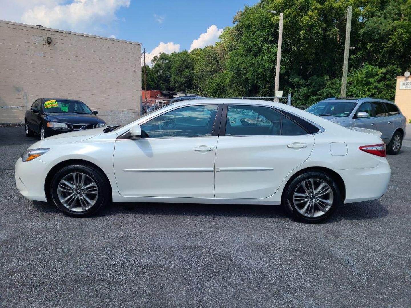 2016 WHITE TOYOTA CAMRY SE SPECIAL EDITION (4T1BF1FK9GU) with an 2.5L engine, Automatic transmission, located at 7981 Paxton Street, Harrisburg, PA, 17111, (717) 561-2926, 40.261490, -76.749229 - WE FINANCE!!! Good Credit/ Bad Credit/ No Credit - ALL Trade-Ins Welcomed!!! ***Guaranteed Credit Approval*** APPLY ONLINE or CALL us TODAY ;) Internet Prices and Marketplace Prices are SPECIAL discounted ***CASH DEALS*** Retail Prices are higher. Please call us to discuss your cash and finan - Photo#1