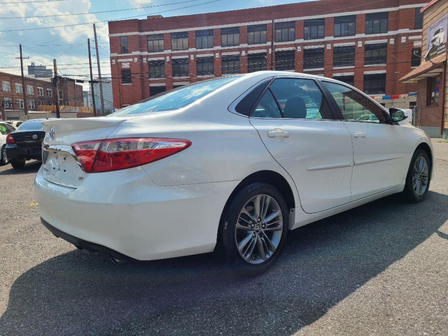 2016 WHITE TOYOTA CAMRY SE SPECIAL EDITION (4T1BF1FK9GU) with an 2.5L engine, Automatic transmission, located at 7981 Paxton Street, Harrisburg, PA, 17111, (717) 561-2926, 40.261490, -76.749229 - WE FINANCE!!! Good Credit/ Bad Credit/ No Credit - ALL Trade-Ins Welcomed!!! ***Guaranteed Credit Approval*** APPLY ONLINE or CALL us TODAY ;) Internet Prices and Marketplace Prices are SPECIAL discounted ***CASH DEALS*** Retail Prices are higher. Please call us to discuss your cash and finan - Photo#4