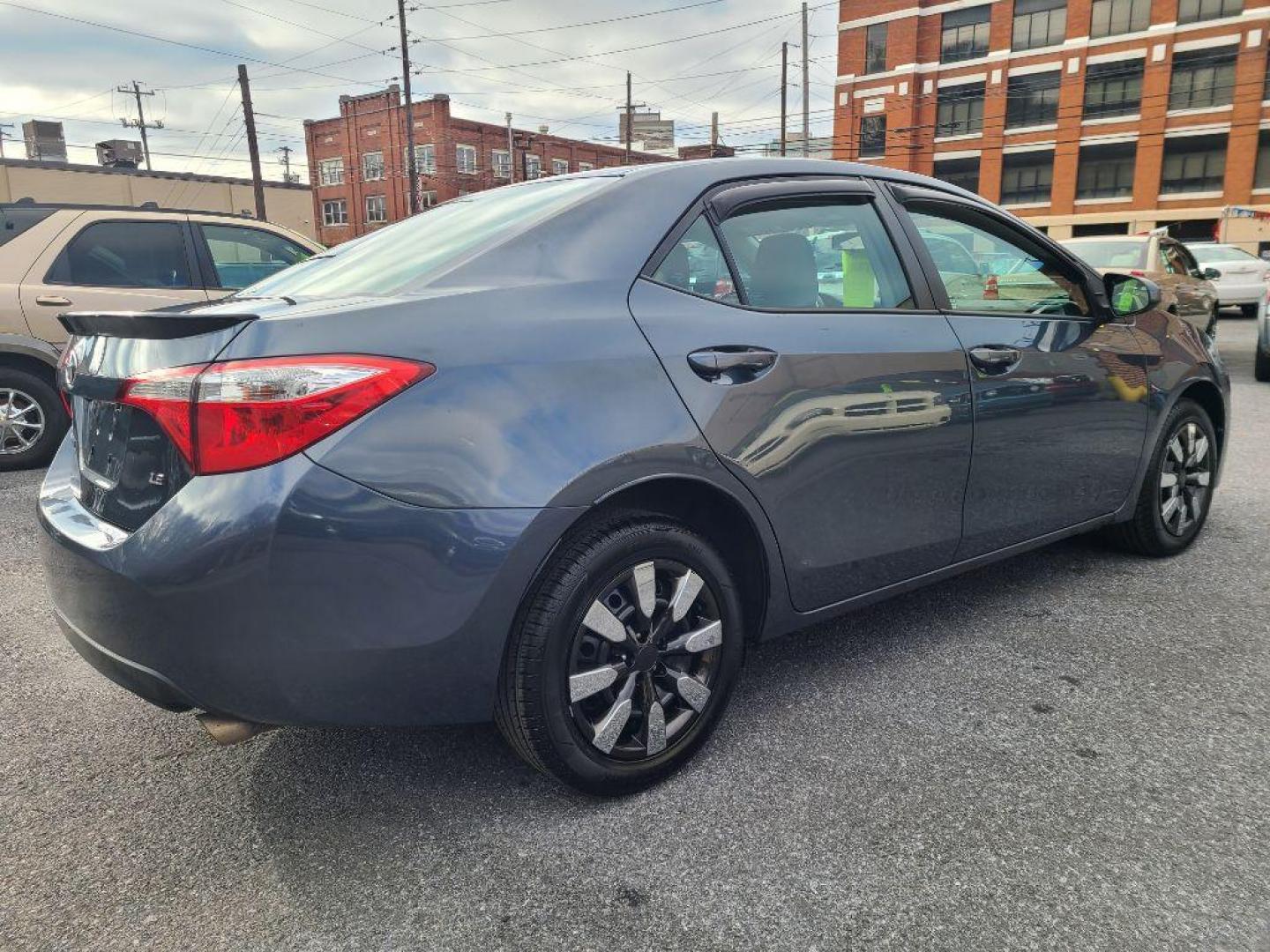 2016 GRAY TOYOTA COROLLA LE (2T1BURHE3GC) with an 1.8L engine, Automatic transmission, located at 7981 Paxton Street, Harrisburg, PA, 17111, (717) 561-2926, 40.261490, -76.749229 - Photo#4