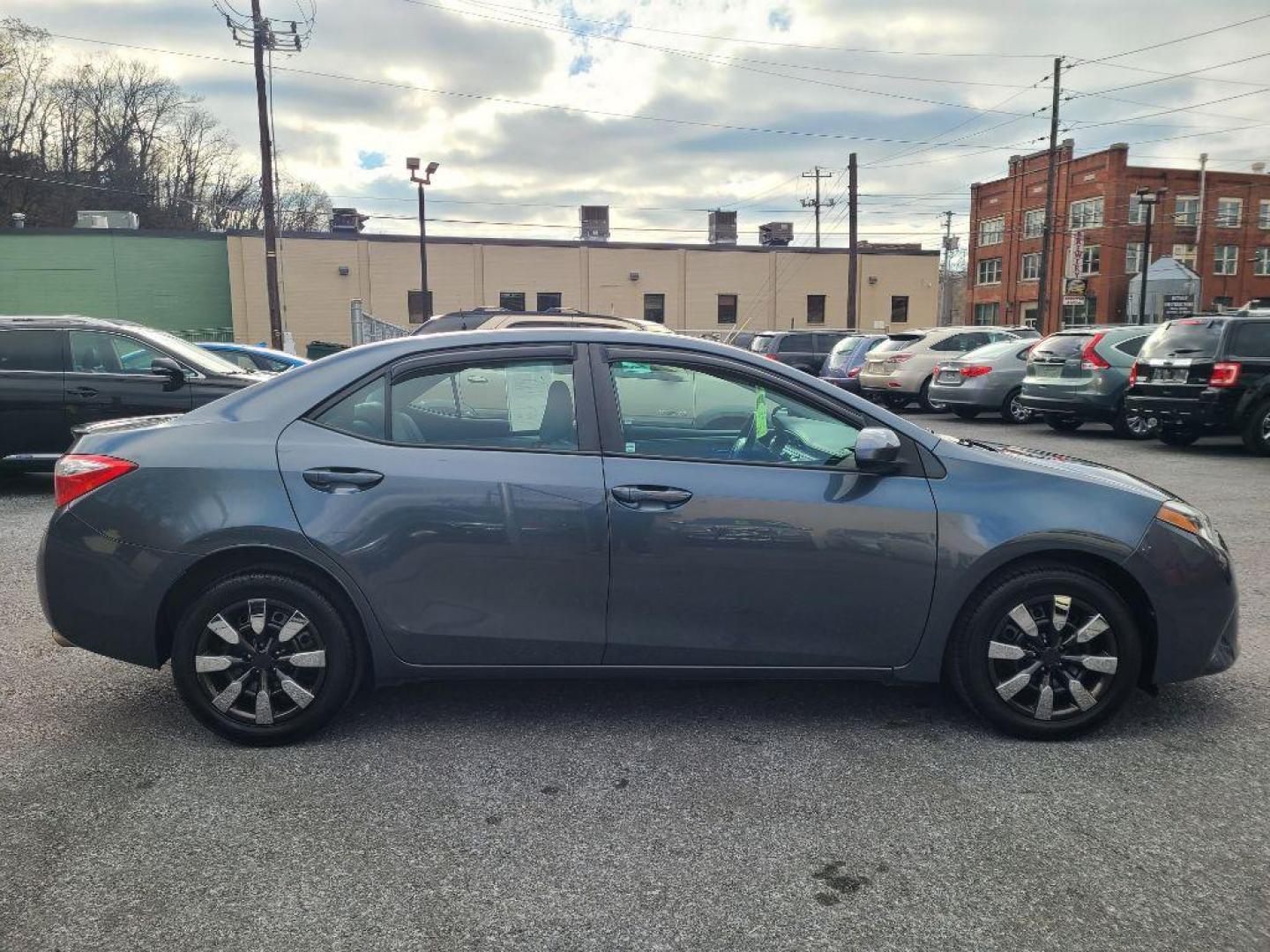 2016 GRAY TOYOTA COROLLA LE (2T1BURHE3GC) with an 1.8L engine, Automatic transmission, located at 7981 Paxton Street, Harrisburg, PA, 17111, (717) 561-2926, 40.261490, -76.749229 - Photo#5