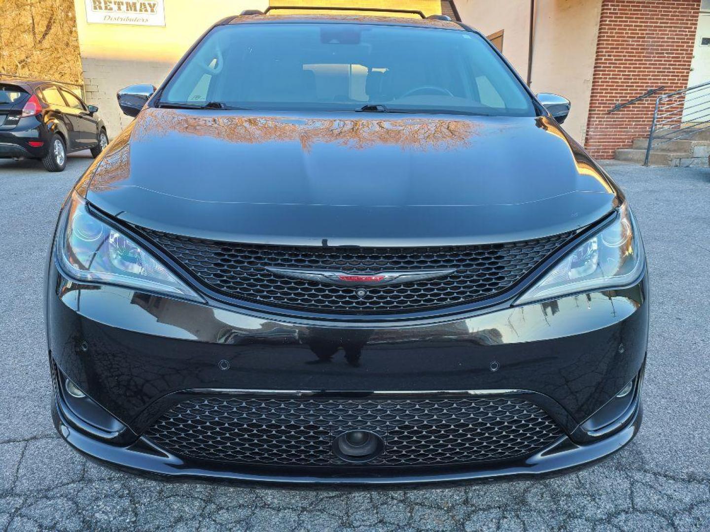 2017 BLACK CHRYSLER PACIFICA LIMITED (2C4RC1GG6HR) with an 3.6L engine, Automatic transmission, located at 7981 Paxton Street, Harrisburg, PA, 17111, (717) 561-2926, 40.261490, -76.749229 - WE FINANCE!!! Good Credit/ Bad Credit/ No Credit - ALL Trade-Ins Welcomed!!! ***Guaranteed Credit Approval*** APPLY ONLINE or CALL us TODAY ;) Internet Prices and Marketplace Prices are SPECIAL discounted ***CASH DEALS*** Retail Prices are higher. Please call us to discuss your cash and finan - Photo#7