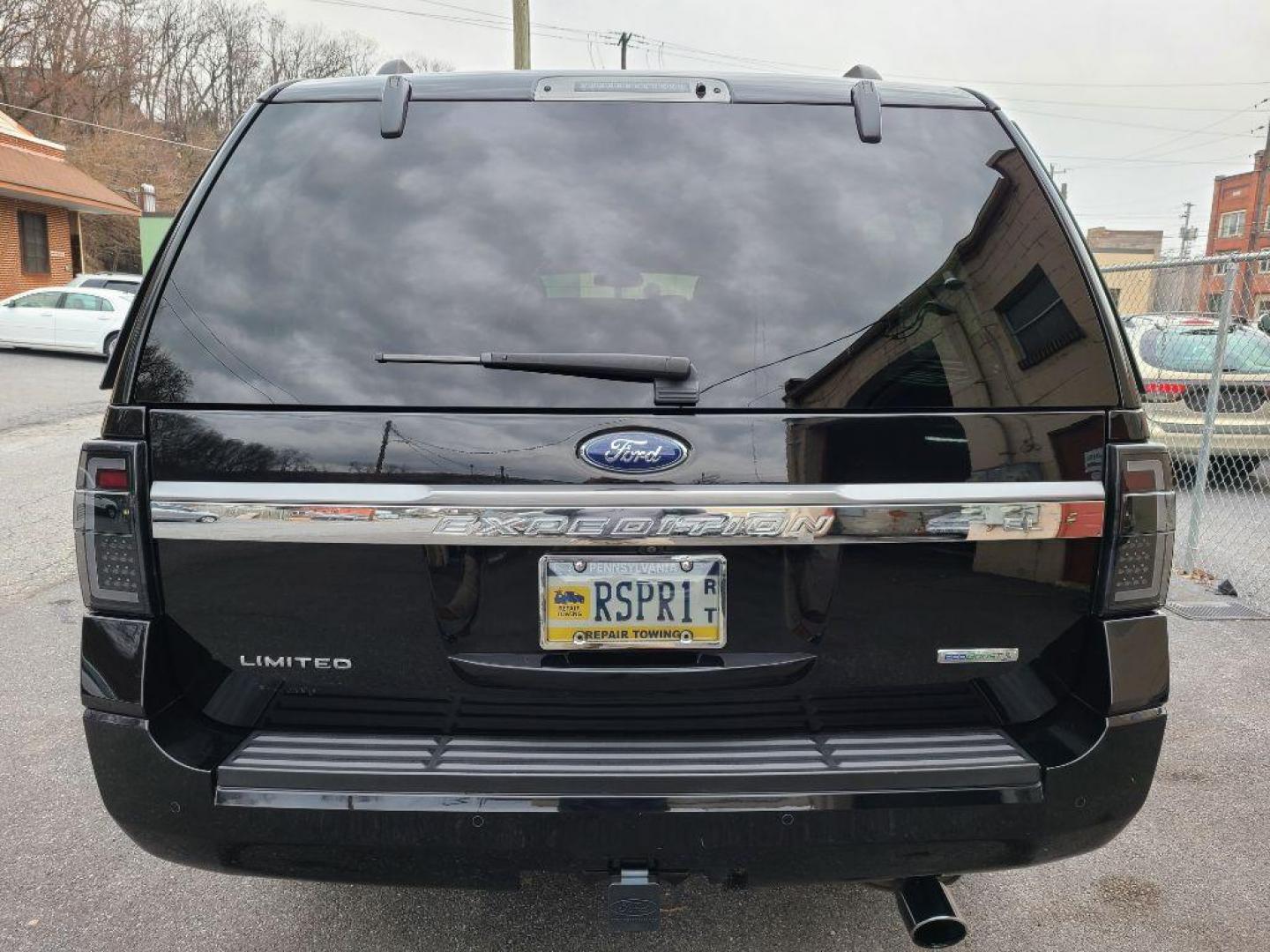 2017 BLACK FORD EXPEDITION EL LIMITED (1FMJK2AT0HE) with an 3.5L engine, Automatic transmission, located at 7981 Paxton Street, Harrisburg, PA, 17111, (717) 561-2926, 40.261490, -76.749229 - WE FINANCE!!! Good Credit/ Bad Credit/ No Credit - ALL Trade-Ins Welcomed!!! ***Guaranteed Credit Approval*** APPLY ONLINE or CALL us TODAY ;) Internet Prices and Marketplace Prices are SPECIAL discounted ***CASH DEALS*** Retail Prices are higher. Please call us to discuss your cash and finan - Photo#3