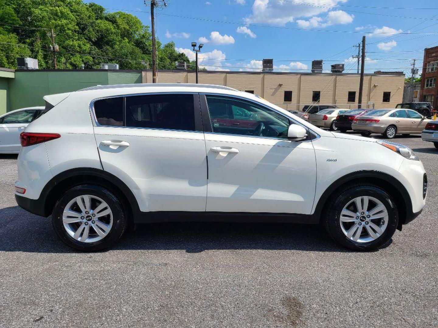 2017 WHITE KIA SPORTAGE LX (KNDPMCAC8H7) with an 2.4L engine, Automatic transmission, located at 117 North Cameron Street, Harrisburg, PA, 17101, (717) 963-8962, 40.267021, -76.875351 - WE FINANCE!!! Good Credit/ Bad Credit/ No Credit - ALL Trade-Ins Welcomed!!! ***Guaranteed Credit Approval*** APPLY ONLINE or CALL us TODAY ;) Internet Prices and Marketplace Prices are SPECIAL discounted ***CASH DEALS*** Retail Prices are higher. Please call us to discuss your cash and finan - Photo#5