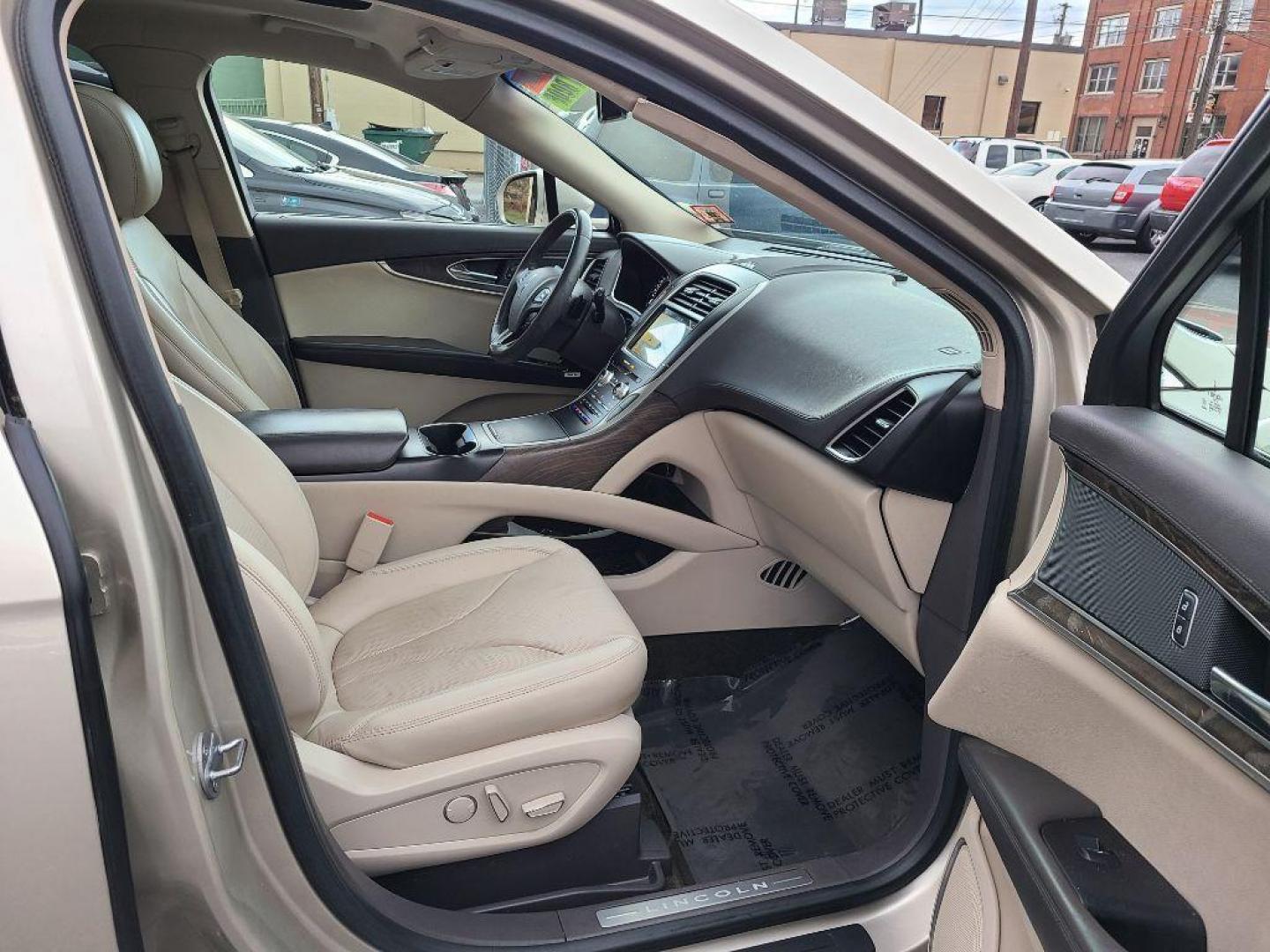 2017 BEIGE LINCOLN MKX RESERVE (2LMPJ8LR5HB) with an 3.7L engine, Automatic transmission, located at 117 North Cameron Street, Harrisburg, PA, 17101, (717) 963-8962, 40.267021, -76.875351 - WE FINANCE!!! Good Credit/ Bad Credit/ No Credit - ALL Trade-Ins Welcomed!!! ***Guaranteed Credit Approval*** APPLY ONLINE or CALL us TODAY ;) Internet Prices and Marketplace Prices are SPECIAL discounted ***CASH DEALS*** Retail Prices are higher. Please call us to discuss your cash and finan - Photo#8